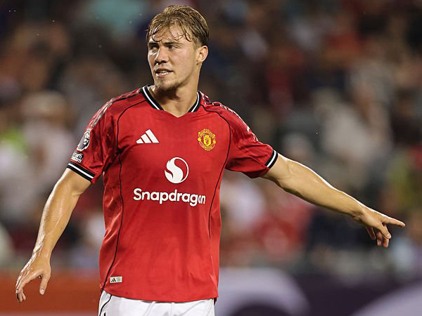 Rasmus Hojlund Bakal Dipinjamkan MU, Milan Pimpin Perburuan